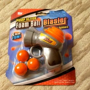 Foam ball blaster x-treme fun! 3 orange foam balls and one blaster.